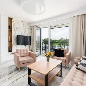Apartment Esencja With Free Parking Garbary 104 By Renters, Posen