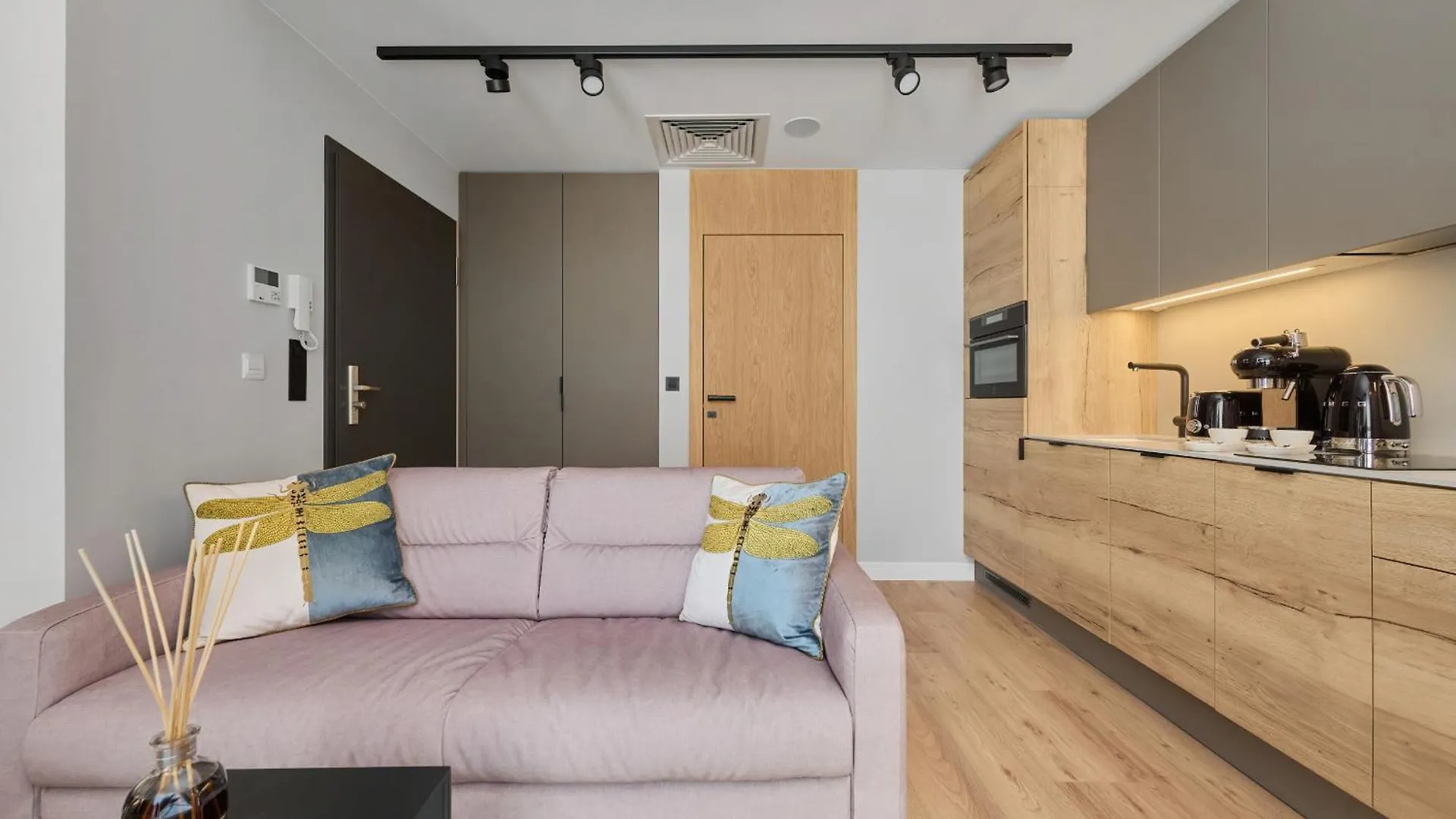 Lux Apartment Plac Wolnosci 6 In Poznan Old Town By Renters Prestige